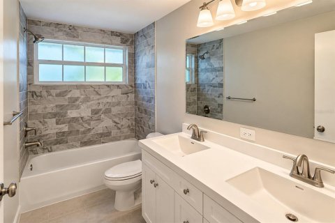 Villa ou maison à louer à Sarasota, Floride: 2 chambres, 128.58 m2 № 2418601 - photo 11
