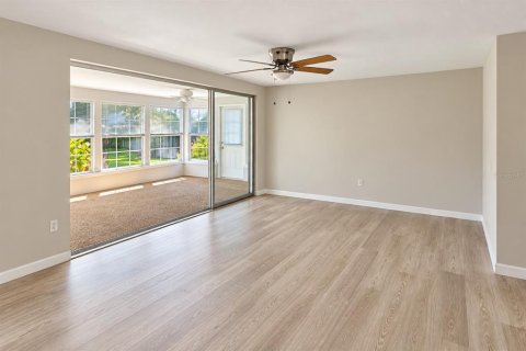 Villa ou maison à louer à Sarasota, Floride: 2 chambres, 128.58 m2 № 2418601 - photo 4