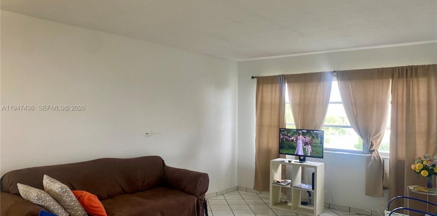 Estudio en el Condominio en Hollywood, Florida  № 2003551