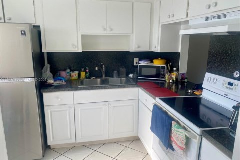 Condominio en venta en Hollywood, Florida, 1 dormitorio, 65.31 m2 № 2003551 - foto 2