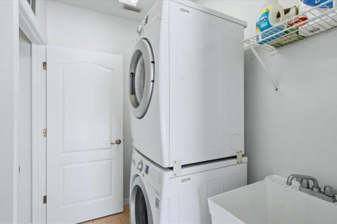 Купить виллу или дом в Брейдентон, Флорида 9 комнат, 187.48м2, № 2114935 - фото 28