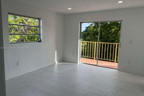 Купить кондоминиум в Майами-Спрингс, Флорида 2 спальни, 97.83м2, № 2006594 - фото 8