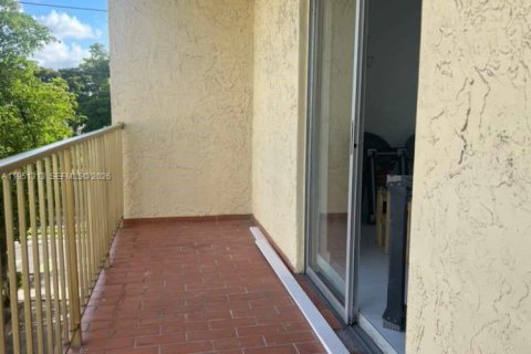 Купить кондоминиум в Майами-Спрингс, Флорида 2 спальни, 97.83м2, № 2006594 - фото 15