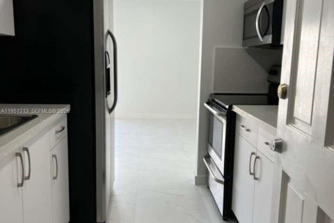 Купить кондоминиум в Майами-Спрингс, Флорида 2 спальни, 97.83м2, № 2006594 - фото 6