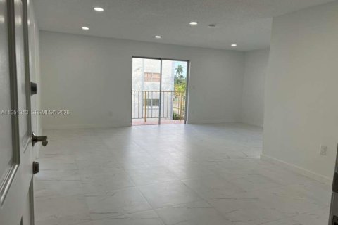 Кондоминиум с 2 спальнями в Майами-Спрингс, Флорида № 2006594