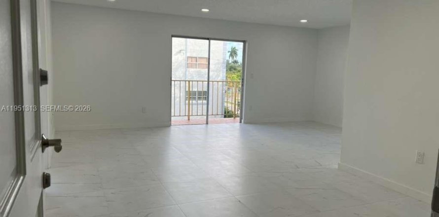 Кондоминиум с 2 спальнями в Майами-Спрингс, Флорида № 2006594