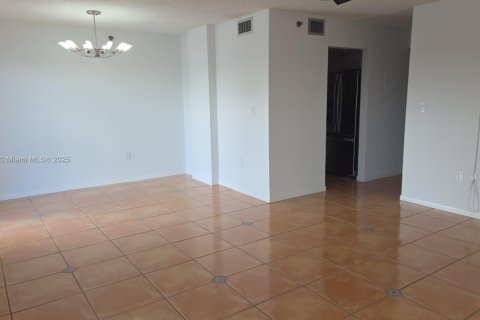 Condo in Miami, Florida, 3 bedrooms  № 2014586 - photo 21