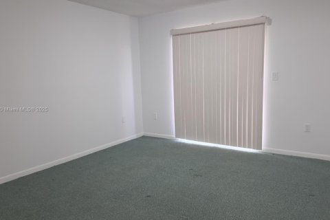 Condo in Miami, Florida, 3 bedrooms  № 2014586 - photo 23