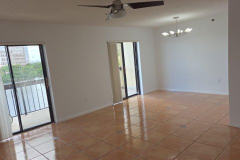 Condo in Miami, Florida, 3 bedrooms  № 2014586 - photo 7