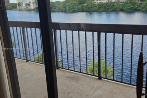 Condo in Miami, Florida, 3 bedrooms  № 2014586 - photo 22