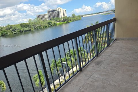 Condo in Miami, Florida, 3 bedrooms  № 2014586 - photo 19