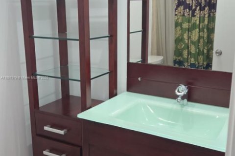 Condo in Miami, Florida, 3 bedrooms  № 2014586 - photo 11