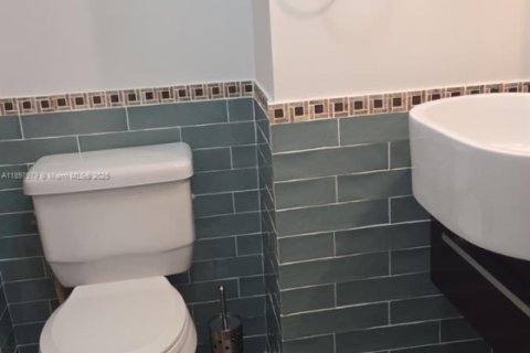 Condo in Miami, Florida, 3 bedrooms  № 2014586 - photo 24