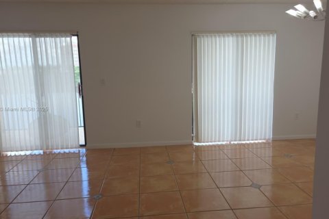 Condo in Miami, Florida, 3 bedrooms  № 2014586 - photo 18