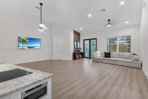 Купить виллу или дом в Локсахатчи-Гроувс, Флорида 4 спальни, 190.17м2, № 2054714 - фото 14