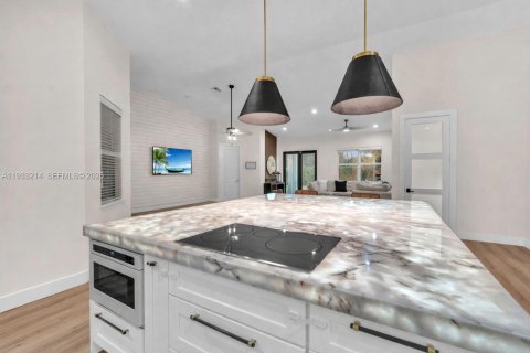 Купить виллу или дом в Локсахатчи-Гроувс, Флорида 4 спальни, 190.17м2, № 2054714 - фото 13