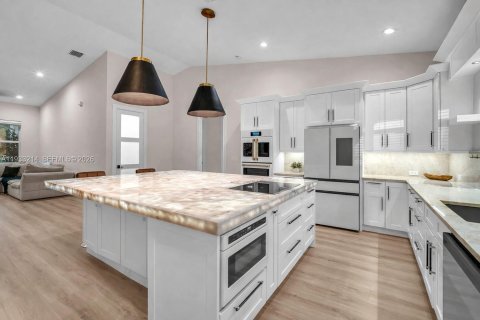 Купить виллу или дом в Локсахатчи-Гроувс, Флорида 4 спальни, 190.17м2, № 2054714 - фото 4