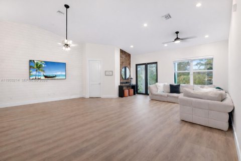 Купить виллу или дом в Локсахатчи-Гроувс, Флорида 4 спальни, 190.17м2, № 2054714 - фото 17