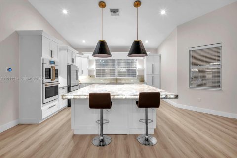 Купить виллу или дом в Локсахатчи-Гроувс, Флорида 4 спальни, 190.17м2, № 2054714 - фото 11