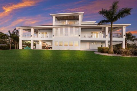 House in Bradenton, Florida 5 bedrooms, 547.47 sq.m. № 1590425 - photo 9