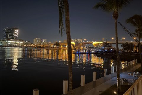 Кондоминиум с 1 спальней в Форт-Лодердейл, Флорида № 2022529