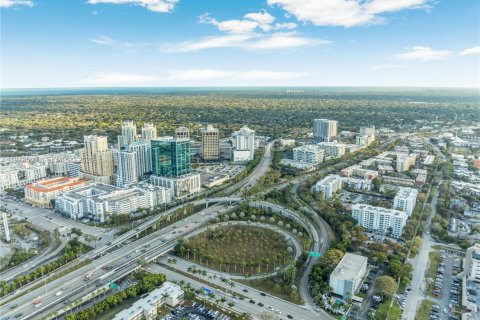 Commercial property in Miami, Florida № 2034081 - photo 9