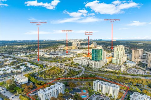 Commercial property in Miami, Florida № 2034081 - photo 1