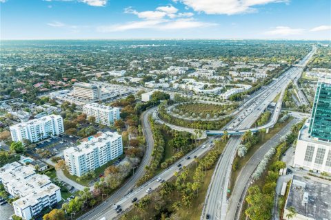 Commercial property in Miami, Florida № 2034081 - photo 6