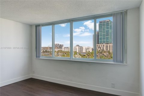 Commercial property in Miami, Florida № 2034081 - photo 20