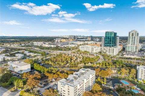 Commercial property in Miami, Florida № 2034081 - photo 4