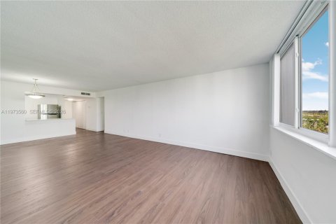 Commercial property in Miami, Florida № 2034081 - photo 21