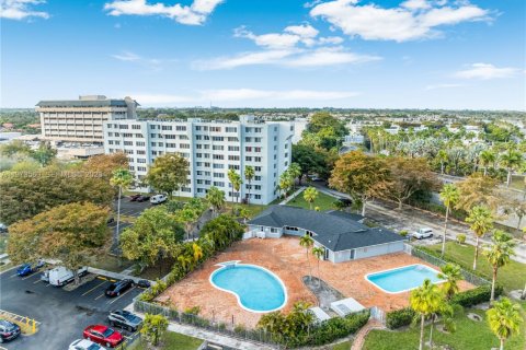 Commercial property in Miami, Florida № 2034081 - photo 7