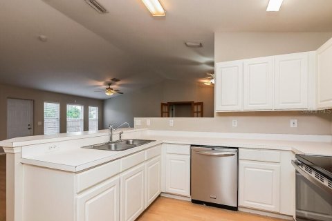 Villa ou maison à louer à Bradenton, Floride: 3 chambres, 168.34 m2 № 1918014 - photo 8
