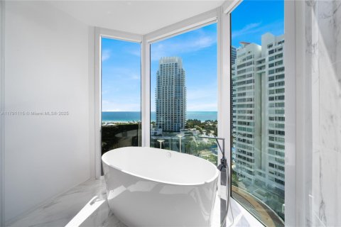 Condo in Miami Beach, Florida, 3 bedrooms  № 1936784 - photo 12