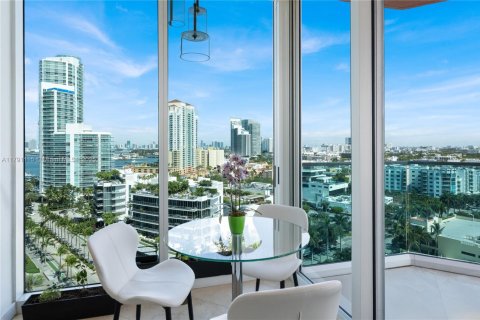 Condo in Miami Beach, Florida, 3 bedrooms  № 1936784 - photo 23