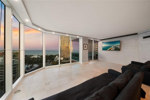 Condo in Miami Beach, Florida, 3 bedrooms  № 1936784 - photo 6