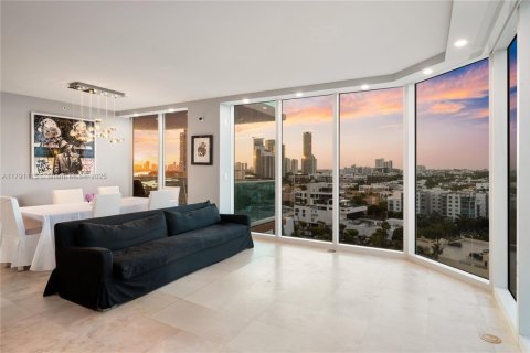 Condo in Miami Beach, Florida, 3 bedrooms  № 1936784 - photo 18