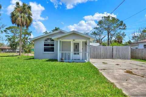 House in Port Richey, Florida 2 bedrooms, 76.64 sq.m. № 1838040 - photo 1