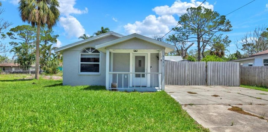 House in Port Richey, Florida 2 bedrooms, 76.64 sq.m. № 1838040
