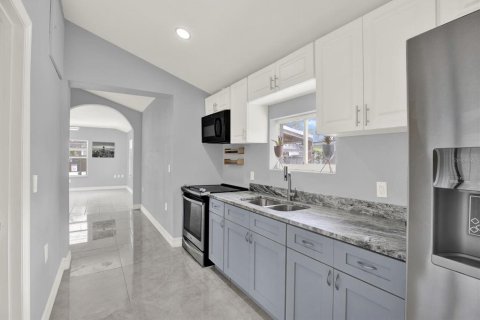 House in Port Richey, Florida 2 bedrooms, 76.64 sq.m. № 1838040 - photo 7
