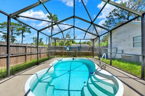 House in Port Richey, Florida 2 bedrooms, 76.64 sq.m. № 1838040 - photo 3