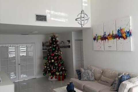 Villa ou maison à vendre à Miami, Floride: 3 chambres, 131.92 m2 № 1970208 - photo 3