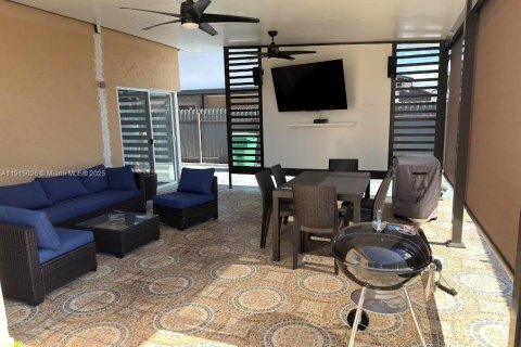 Villa ou maison à vendre à Miami, Floride: 3 chambres, 131.92 m2 № 1970208 - photo 1