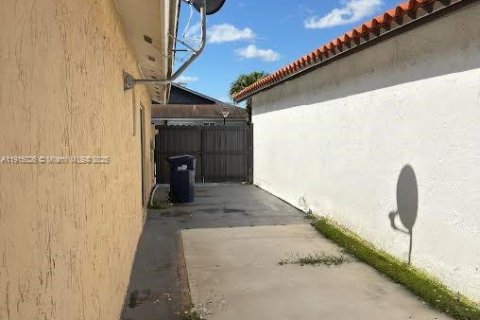 Villa ou maison à vendre à Miami, Floride: 3 chambres, 131.92 m2 № 1970208 - photo 7