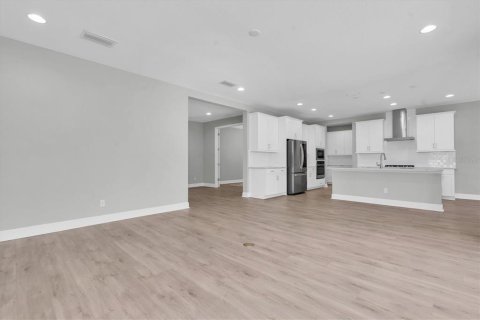 House in Odessa, Florida 4 bedrooms, 295.62 sq.m. № 1858081 - photo 7