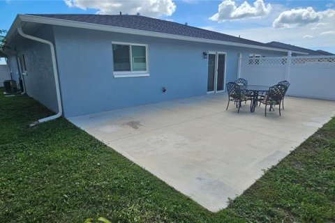 Apartamento en alquiler en Cape Coral, Florida, 3 dormitorios, 114.64 m2 № 1913853 - foto 23