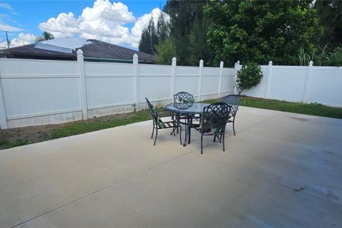 Apartamento en alquiler en Cape Coral, Florida, 3 dormitorios, 114.64 m2 № 1913853 - foto 22