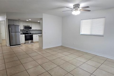 Apartamento en alquiler en Cape Coral, Florida, 3 dormitorios, 114.64 m2 № 1913853 - foto 2