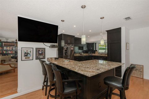 House in Hollywood, Florida 3 bedrooms, 174.66 sq.m. № 2041676 - photo 6