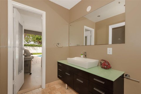 House in Hollywood, Florida 3 bedrooms, 174.66 sq.m. № 2041676 - photo 14